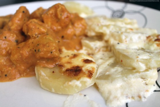 Het kycklinggryta med krämig potatisgratäng