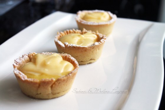 Lemon curd tarteletter med vaniljpudding