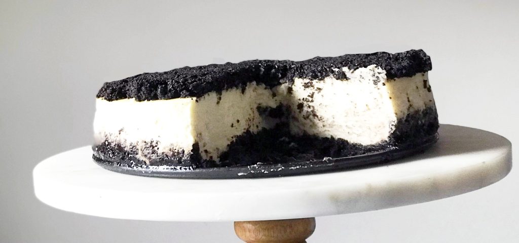 Krämig vanilj cheesecake med oreo botten &&nbsp;topping!